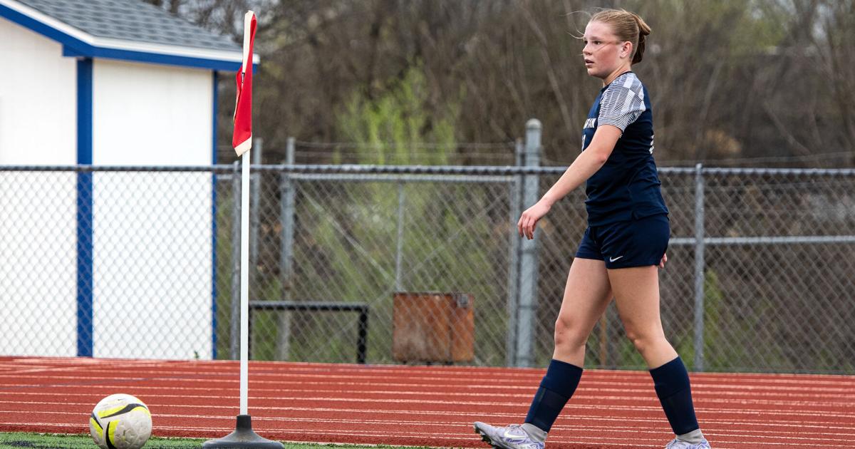 MHS girls' soccer splits road trip | Sports
