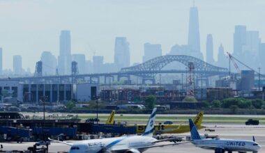 United flight landing in Newark strikes pole on New Jersey Turnpike, damages delivery truck | Ap-business