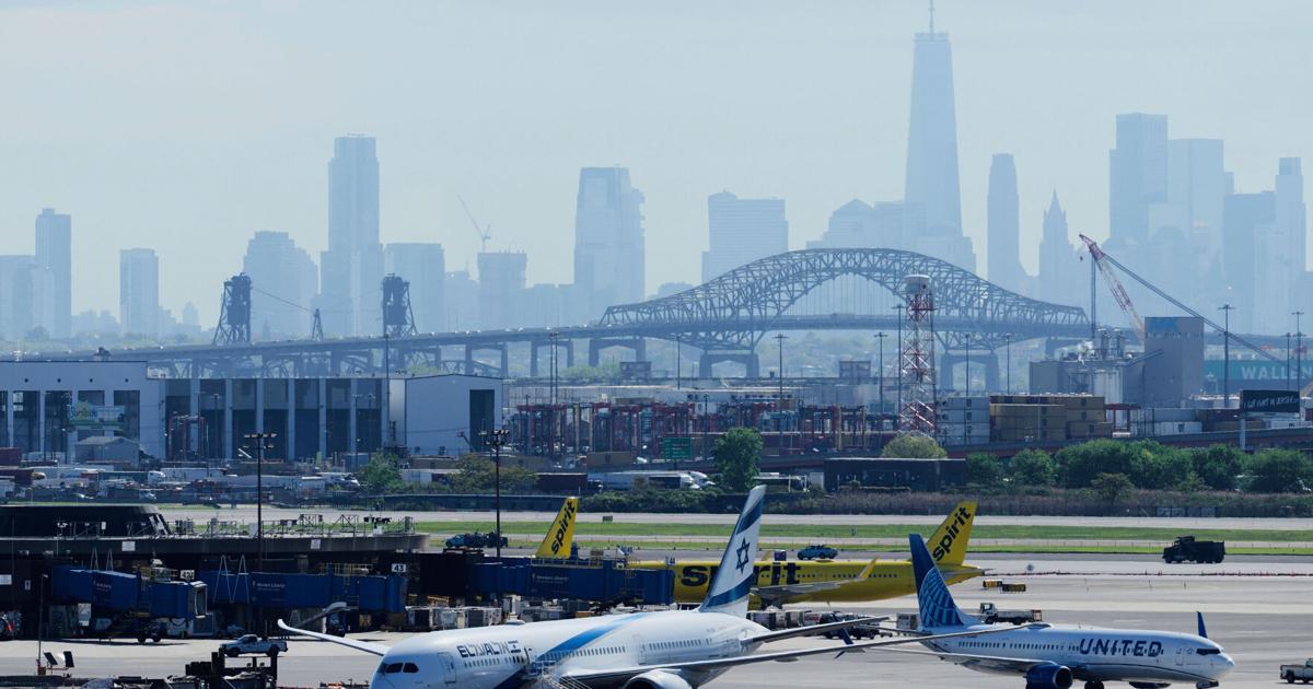 United flight landing in Newark strikes pole on New Jersey Turnpike, damages delivery truck | Ap-business