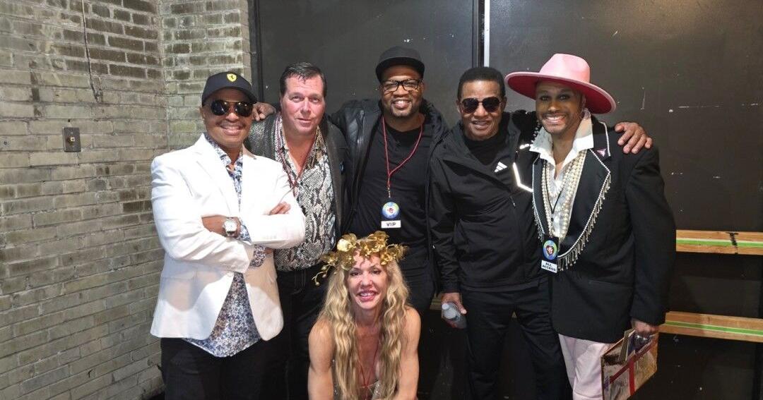 Popstar & Fashion Icon Aaron Paul Attends Legendary The Jacksons Concert at Historic St. George Theatre in NYC – Staten Island, New York | Press Releases