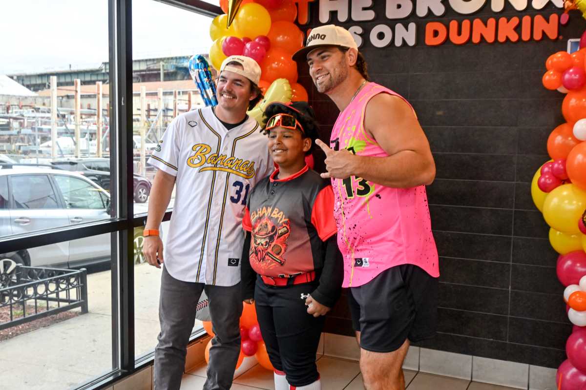 The Savannah Bananas and Party Animals take over the Westchester Square Dunkin Donuts – Bronx Times
