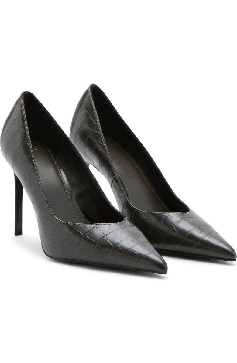 Pointed Toe Pump