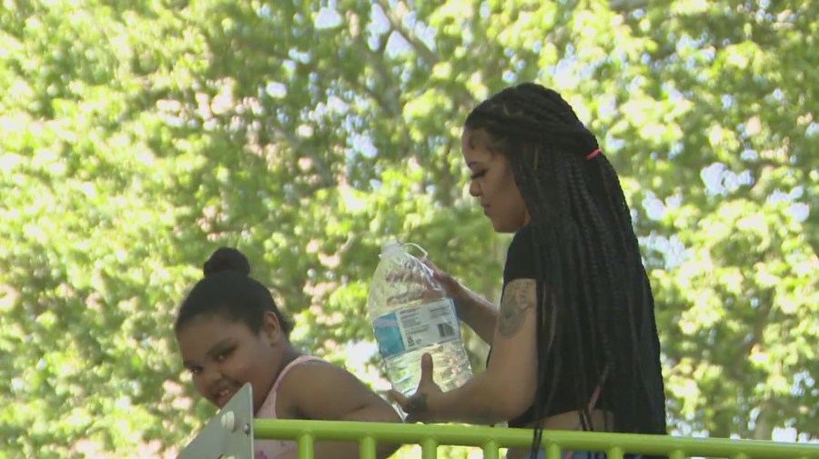Extreme heat takes NYC, but one simple help falls short