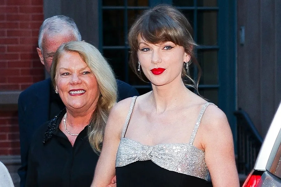 Scott Swift, Andrea Swift and Taylor Swift in New York City on May 11, 2026Credit: BACKGRID