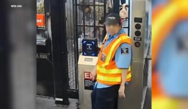 Contracted subway guard accused of pocketing cash for OMNY taps in Brooklyn
