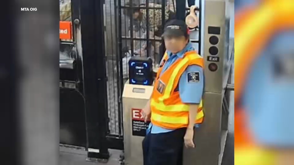Contracted subway guard accused of pocketing cash for OMNY taps in Brooklyn
