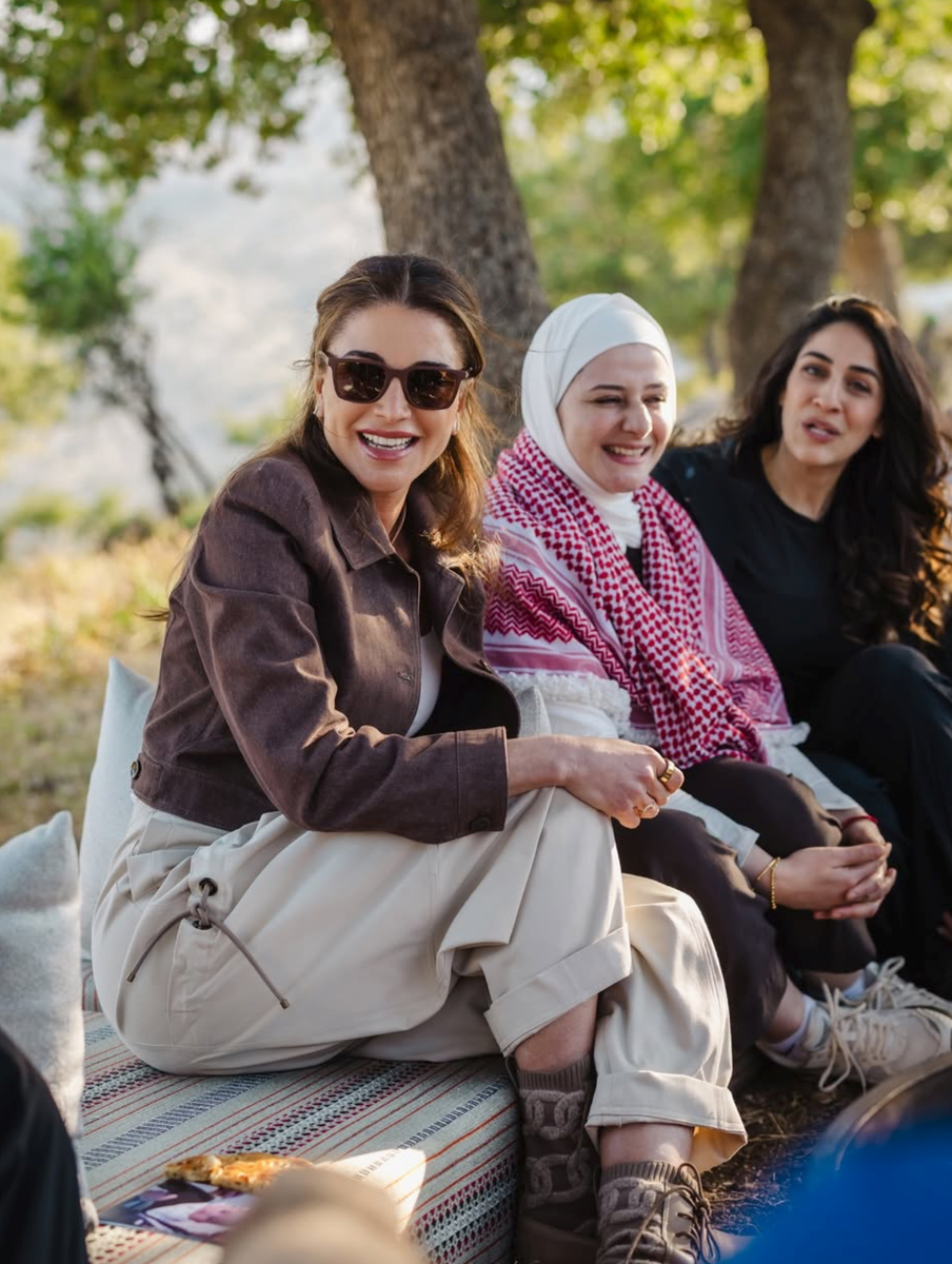 The outing, set against scenic views overlooking the Yarmouk River, brought the Queen together with local youth and tourism advocates to highlight the growing importance of eco-tourism