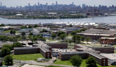 Man, 40, dies while being held at Rikers Island; NYC jail's 2nd death in 2 days