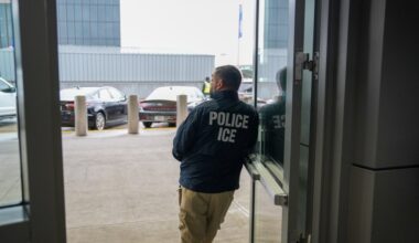 Judge bans most arrests by federal agents in immigration courts in NY