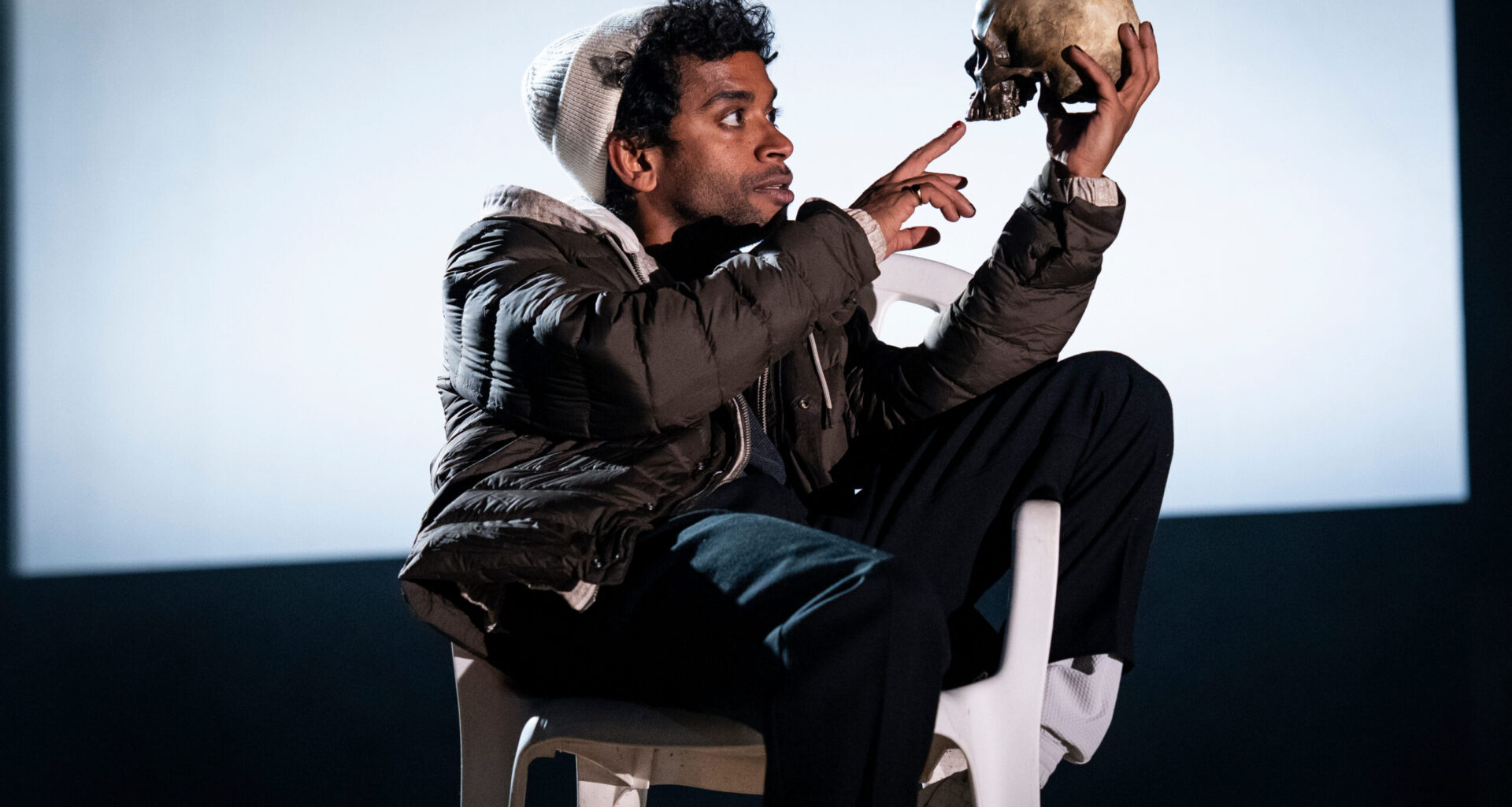This image released by Polk & Co. shows Hiran Abeysekera in the role of Hamlet at the National Theatre in London on Sept. 25, 2025. Photo: Sam Taylor/Polk & Co. via AP