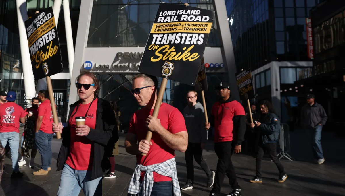 NYC commuter rail unions start strike affecting 300,000 riders daily