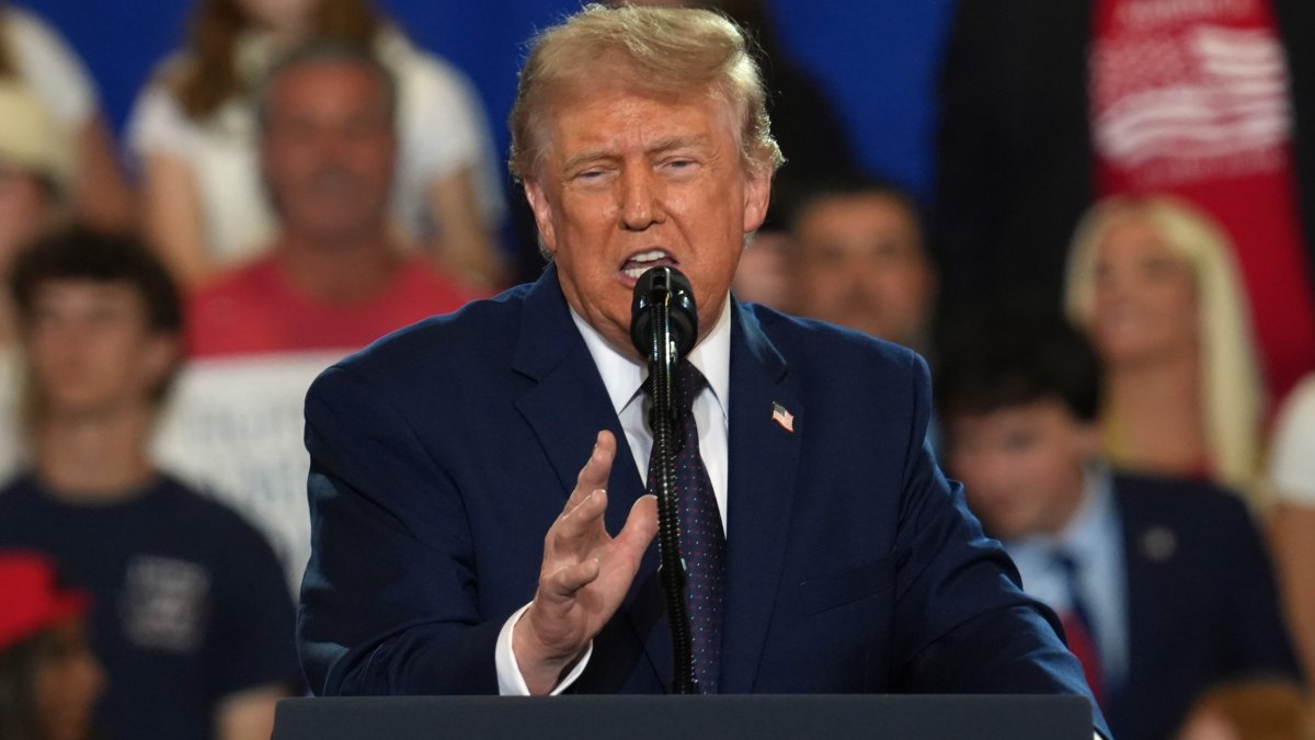 Trump visits toss-up NY district to talk economy, veers off-topic – NBC New York