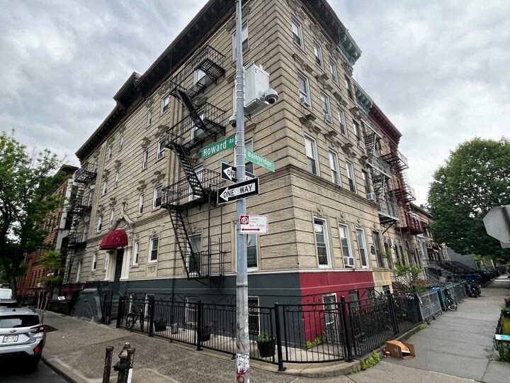 Cops arrest suspect in fatal stabbing of older man in Bed-Stuy, Brooklyn
