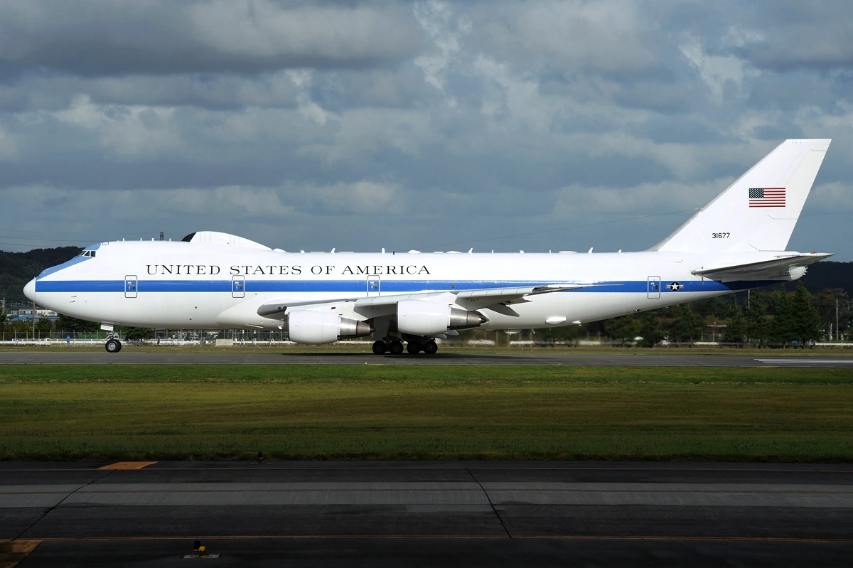 Chinese Arrested at New York for Photographing Most Expensive Presidential Jet in the World
