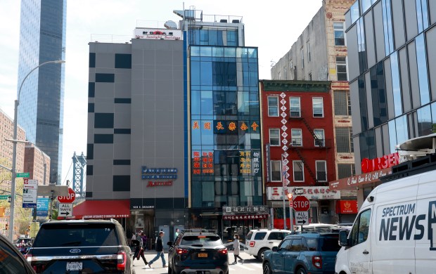 A secret police station, dubbed the "Fuzhou Police Overseas Service Station," operated out of a Chinatown office on the third floor of 107 E. Broadway in early 2022. The building is pictured here on April 17, 2023. (Luiz C. Ribeiro for New York Daily News)