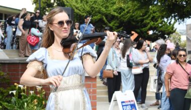 ‘Bridgerton’ author Julia Quinn cautions Manhattan Beach fans about book bans