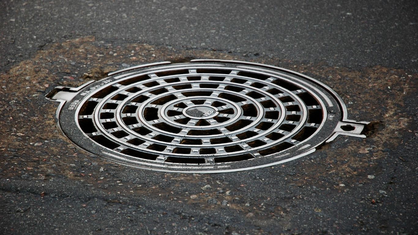 Woman Dies After Falling Into Open Manhole In Manhattan