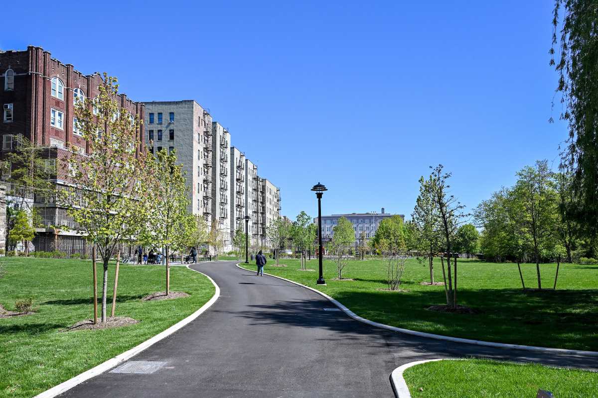 NYC Parks, city officials unveils 4.7 acre Grant Park expansion, transforming vacant Bronx lots into green space – Bronx Times