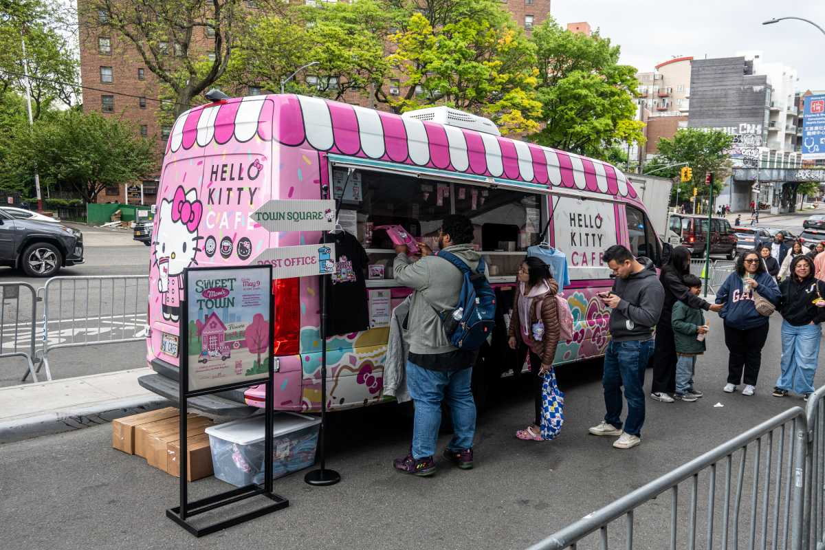 Hello Kitty Cafe Truck arrives at Flushing’s Shops at Skyview – QNS