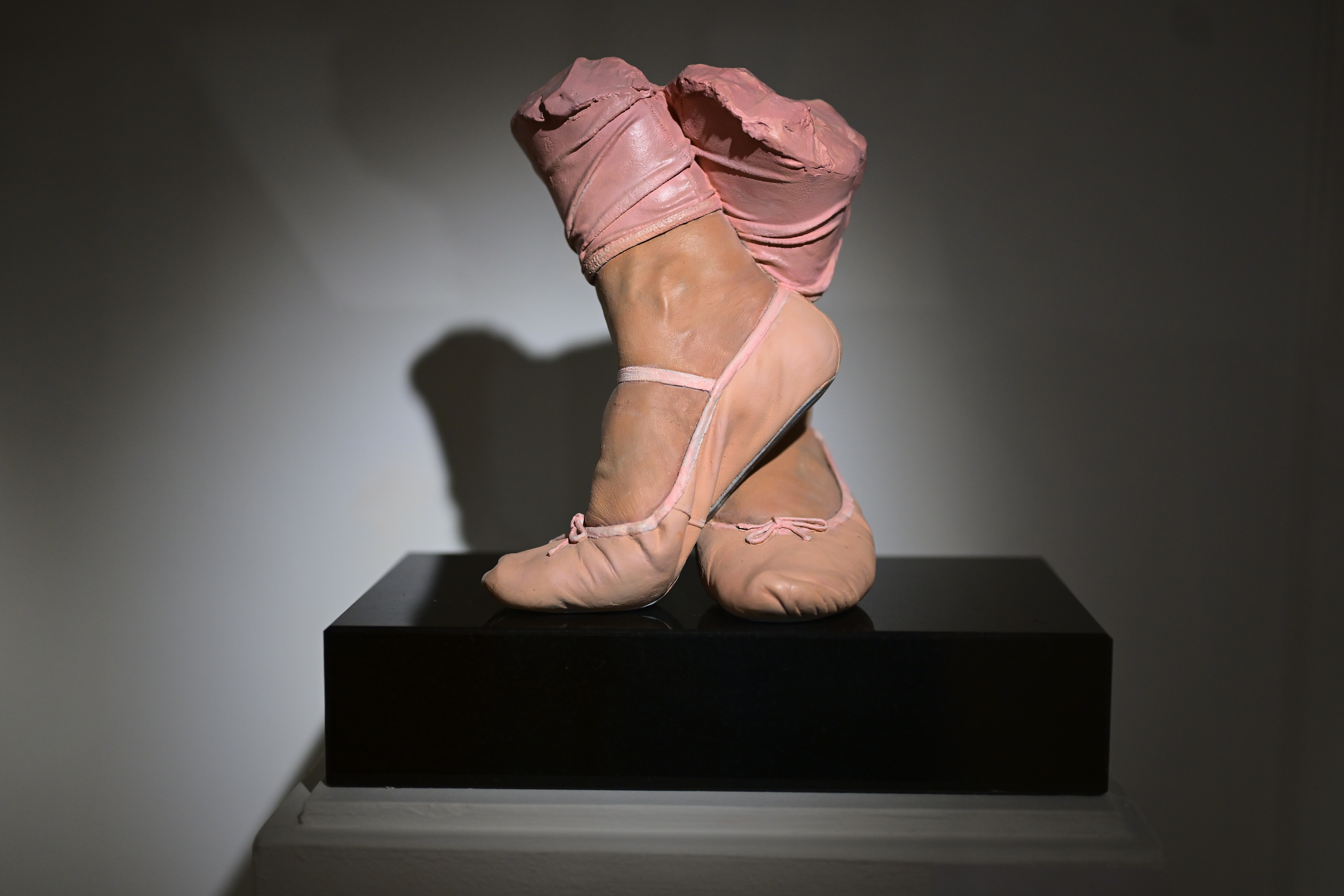 Carole A. Feuerman returned to Queensborough Community College for the opening of “From Line to Life,” an exhibition celebrating the internationally recognized artist’s evolution from early drawings to her renowned super realist sculptures. 