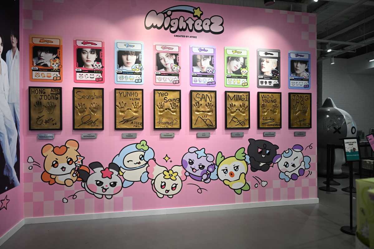 A display at the ATEEZ MIGHTEEZ pop-up.