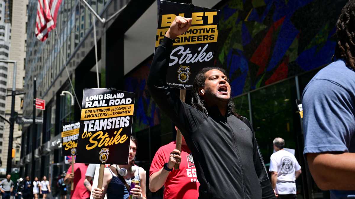 LIRR STRIKE: Hochul announces deal to end walkout hours after New Yorkers experience fallout from work stoppage