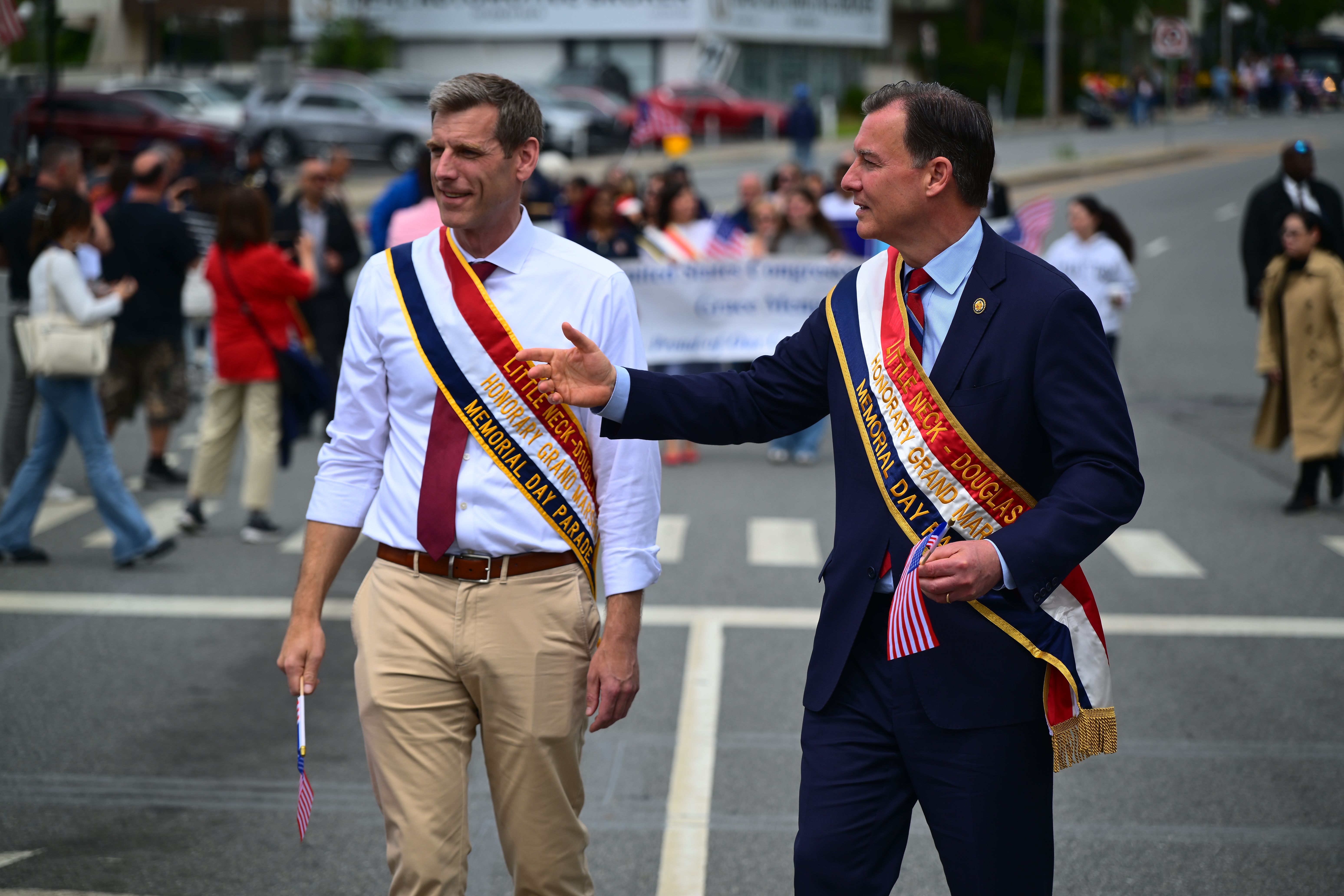 Assemblymember Ed Braunstein and U.S. Rep. Tom Suozzi march in the parade.