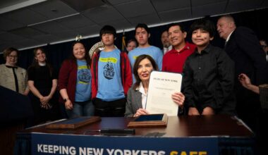 New York bans masked law enforcement under Hochul immigration package aimed at curbing ICE tactics in state