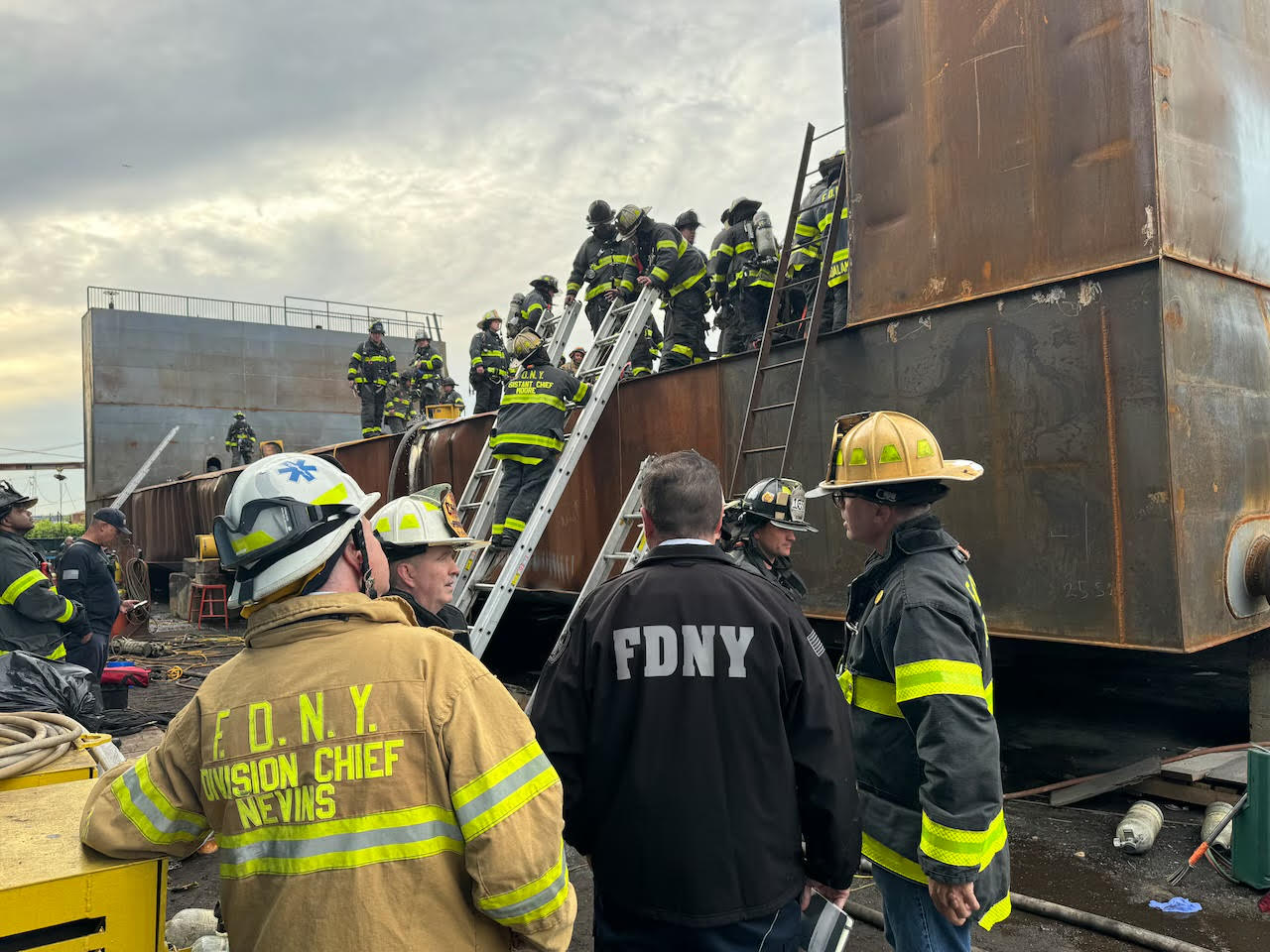 UPDATE: TWO FDNY FIREFIGHTERS REMAIN HOSPITALIZED AFTER STATEN ISLAND EXPLOSION (VIDEO) | Firefighter Close Calls