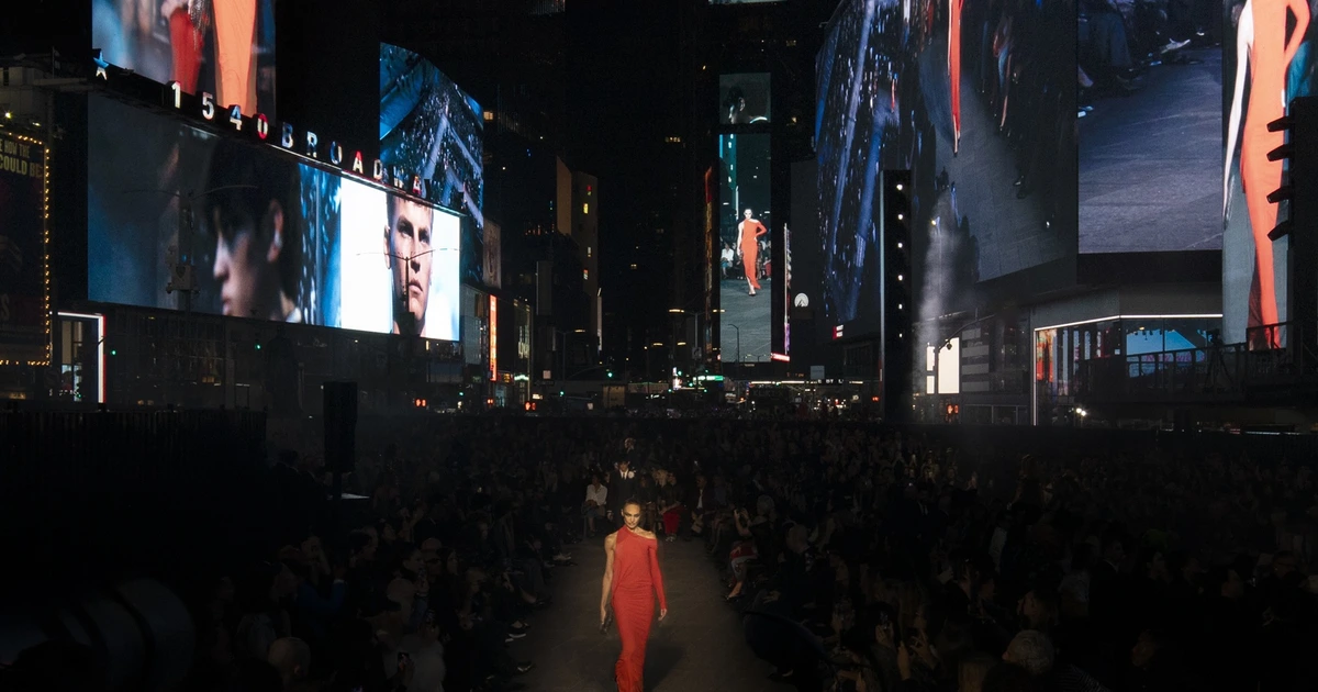 GucciCore Shines in NYC with Iconic Style Revival