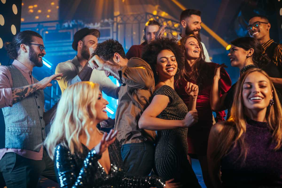 State officials say ‘you can dance if you want to’ in NYC bars, no questions asked