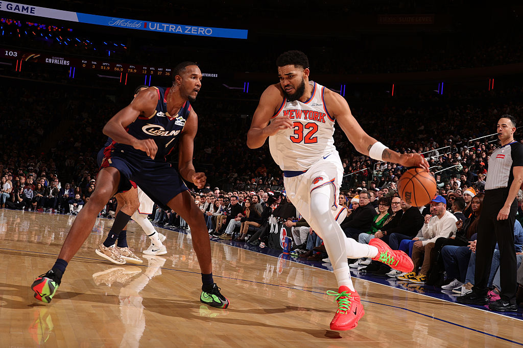 NEW YORK, NY - DECEMBER 25: Karl-Anthony Towns #32 of the New York Knicks dribbles the ball during the game against the Cleveland Cavaliers on December 25, 2025 at Madison Square Garden in New York City, New York. NOTE TO USER: User expressly acknowledges and agrees that, by downloading and or using this photograph, User is consenting to the terms and conditions of the Getty Images License Agreement. Mandatory Copyright Notice: Copyright 2025 NBAE (Photo by Nathaniel S. Butler/NBAE via Getty Images)
