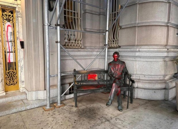 Vandals defaced the entrance to the Consulate General of the Republic of Poland in New York on Madison Ave. near E. 37th St. in Manhattan. (@PolishCuisine / X.com)