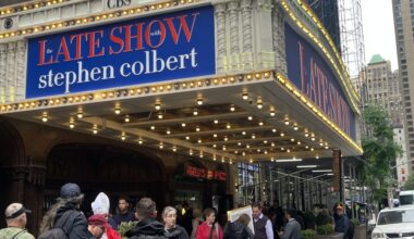 New Yorkers Gather For Sendoff To Stephen Colbert As 'The Late Show' Tapes Final Episode
