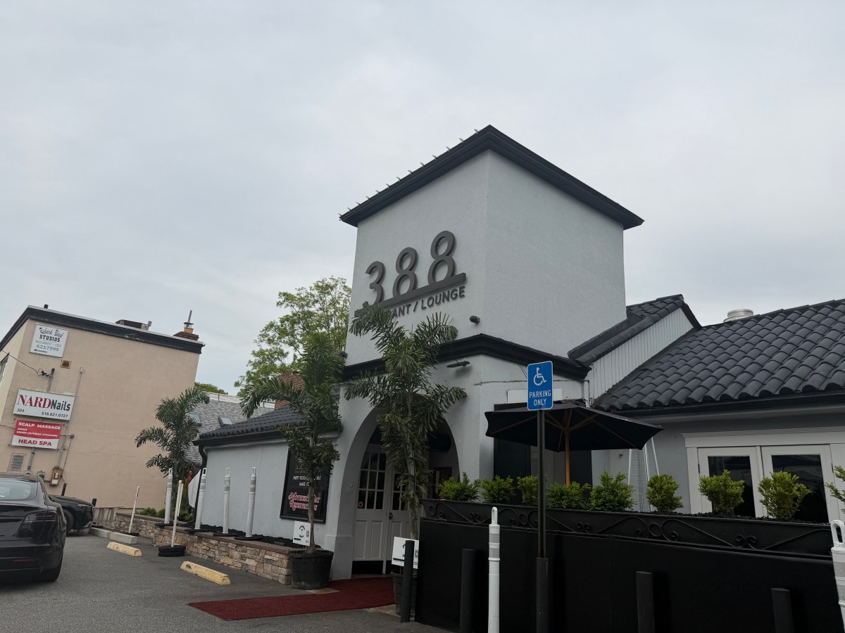 NYC resident with measles dined at Roslyn Heights eatery after Nassau health officials announced first case few days prior