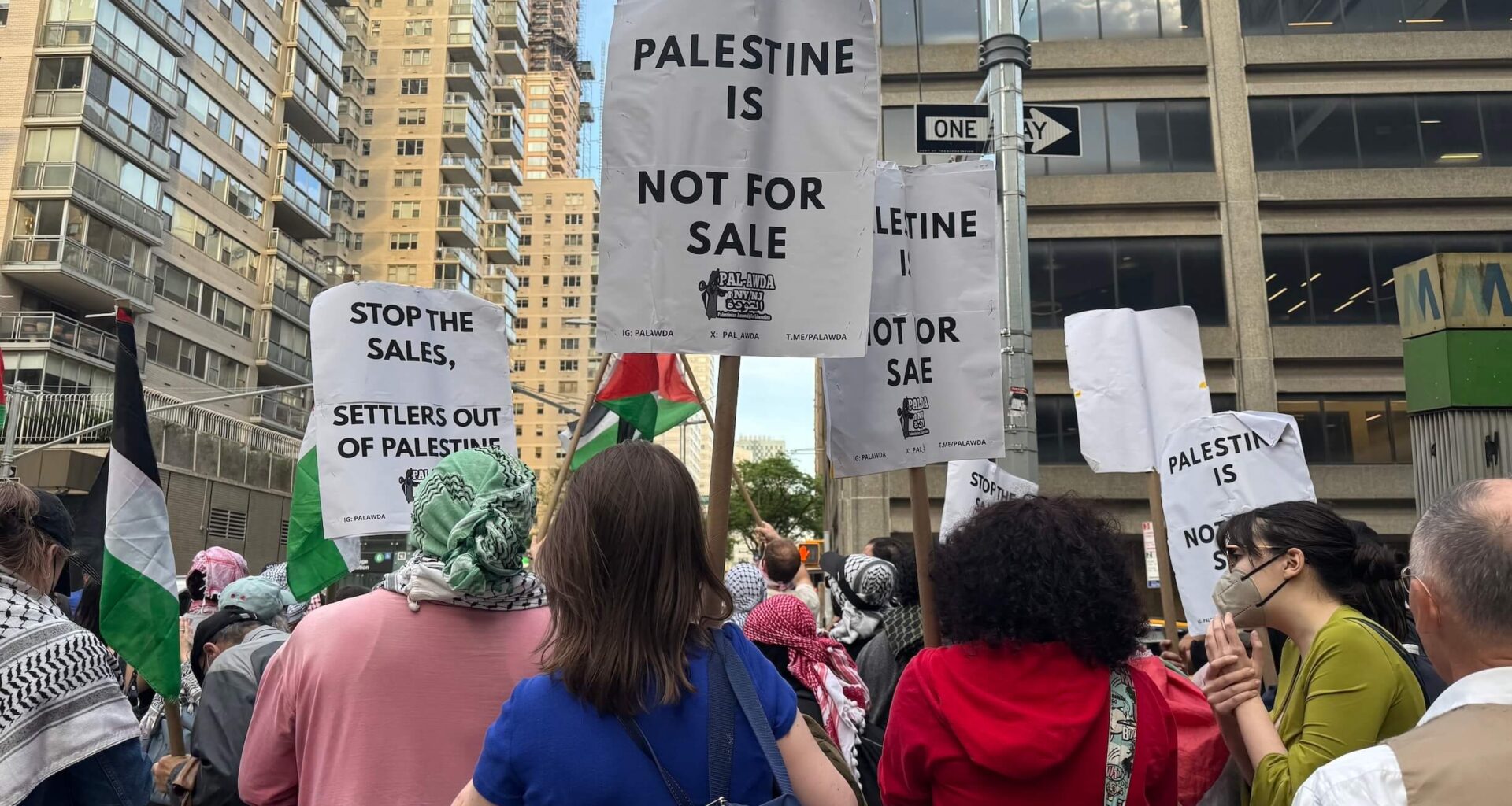 Protesters picket Manhattan synagogue over Israel real estate sale – The Forward