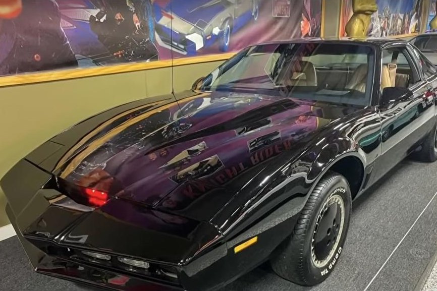 Watch: Illinois museum's 'Knight Rider' car gets speeding ticket from NYC
