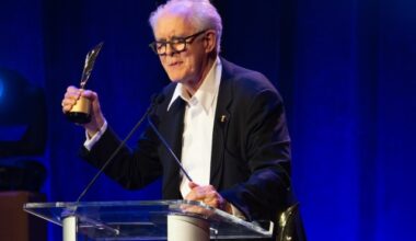 John Lithgow receiving a 2026 Drama Desk Award for Outstanding Lead Performance in a Play (© Austin Ruffer)