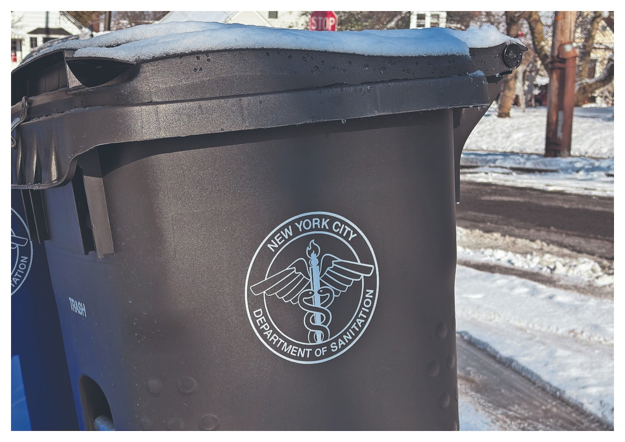 Trash bin