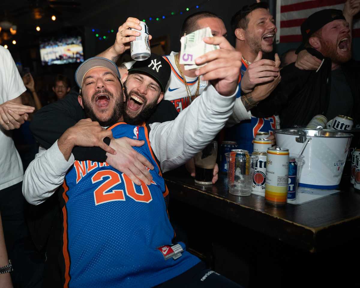 Brooklyn Knicks fans celebrate the team’s historic return to the NBA finals • Brooklyn Paper