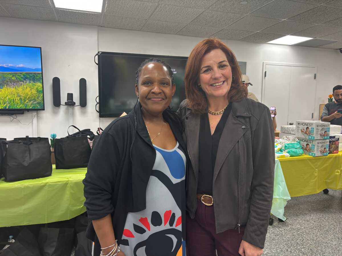 (L-R) Wendy Hewlett, chief of staff for Assemblymember Eddie Gibbs, and Win President and CEO Christine Quinn
