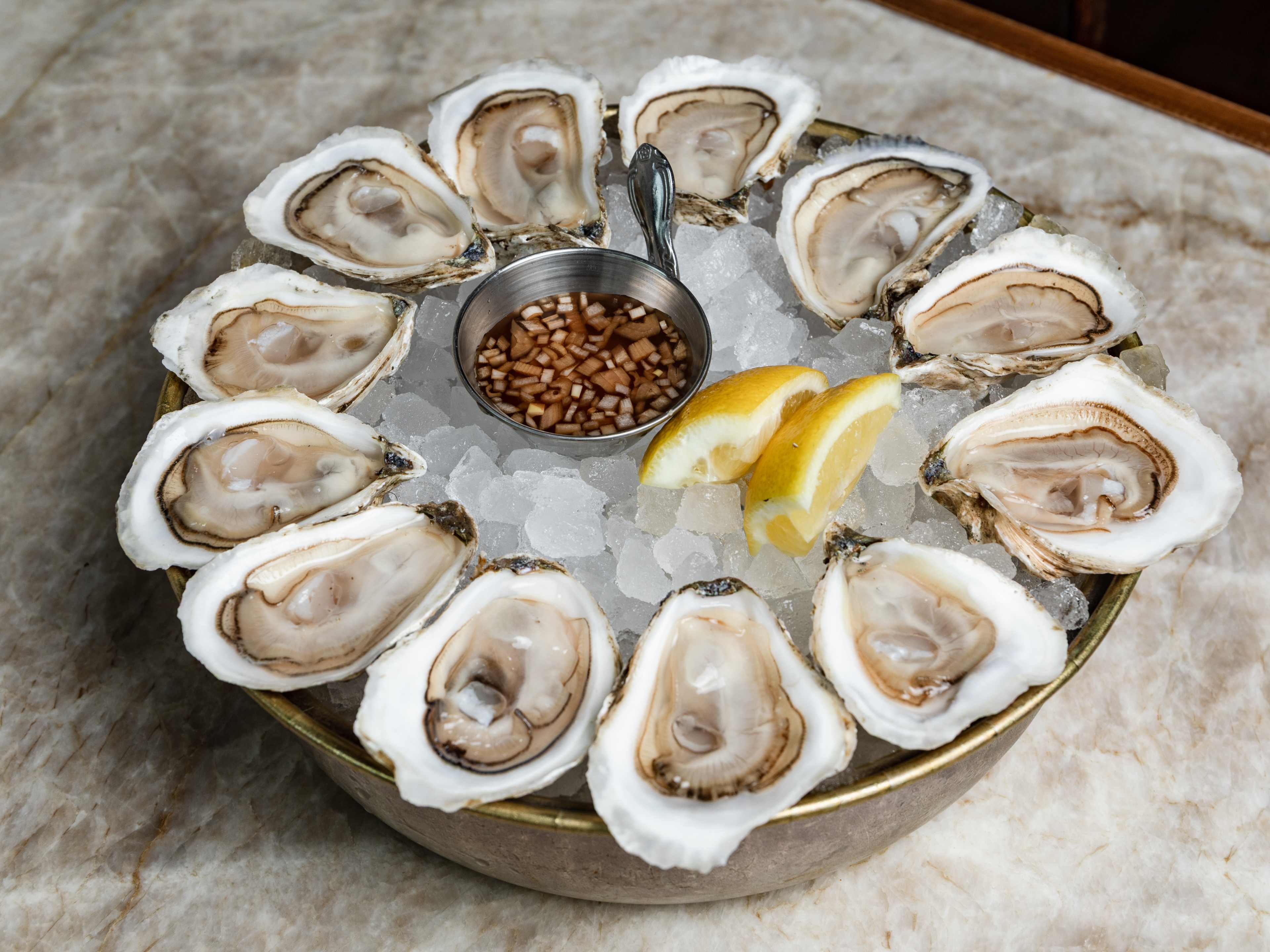 Queen's Raw Bar & Grill image