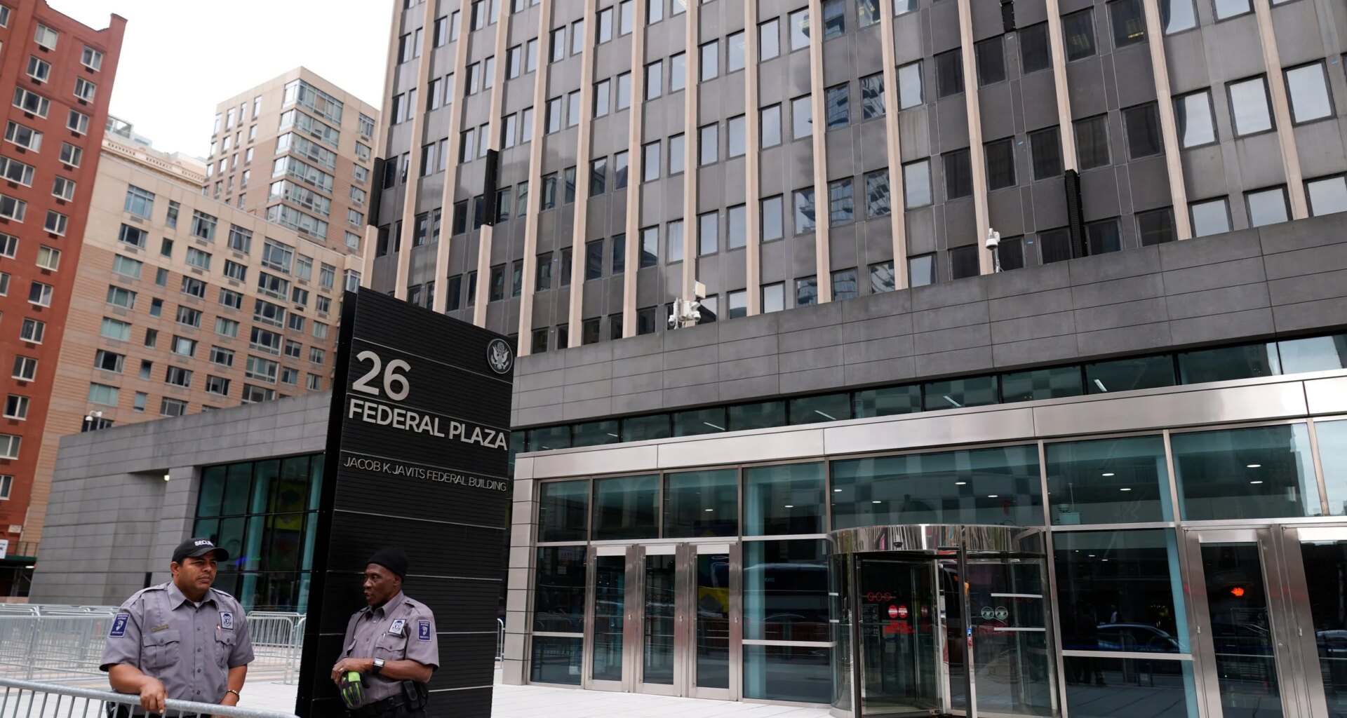 Queens rep introduces bill to keep migrants out of courthouses and away from feds — Queens Daily Eagle