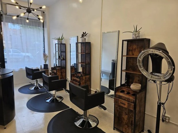 Karen Rodríguez opened Mirra Aloes Hair Salon three years ago in the Bronx after selling a family property back home in the Dominican Republic. (Photos courtesy of Jimena Elmufdi and Su Jin Seo)