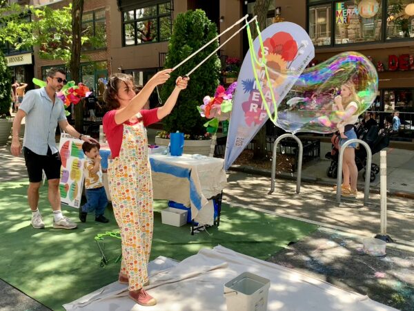 In between art projects, Piera Bonerba of Le Meraviglie Art Studio whipped up giant bubbles. Photo: Mary Frost/Brooklyn Eagle