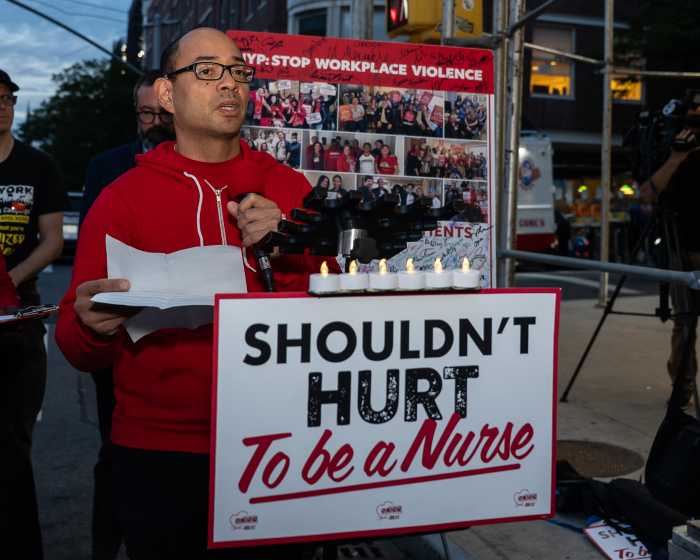 nurse at nysna-ny presbyterian rally
