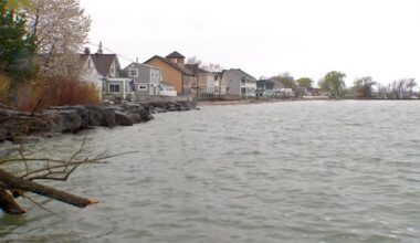 Homeowners worry about high water levels on Lake Ontario