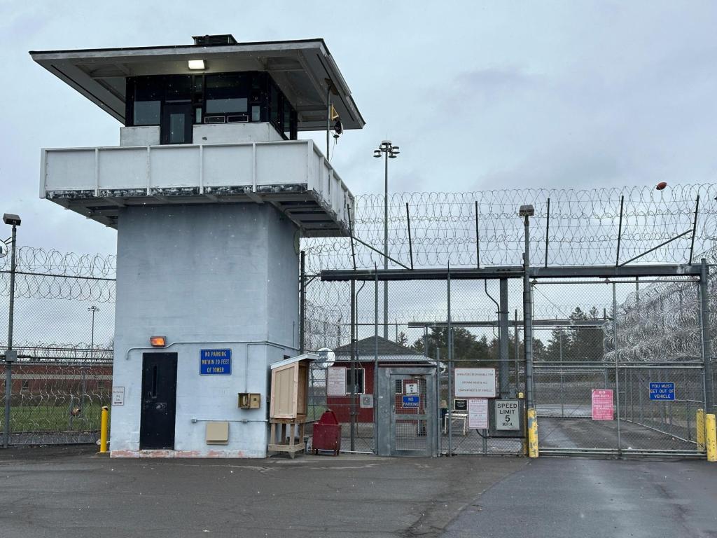 Former prison guard pleads guilty to manslaughter in inmate's fatal beating