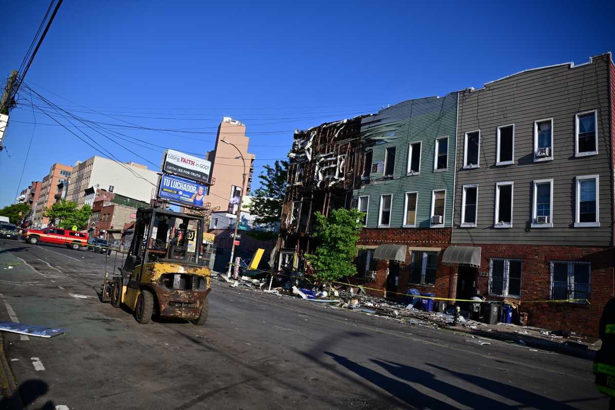 3 firefighters injured, 18 people displaced in 4-alarm fire and building collapse in Williamsburg • Brooklyn Paper