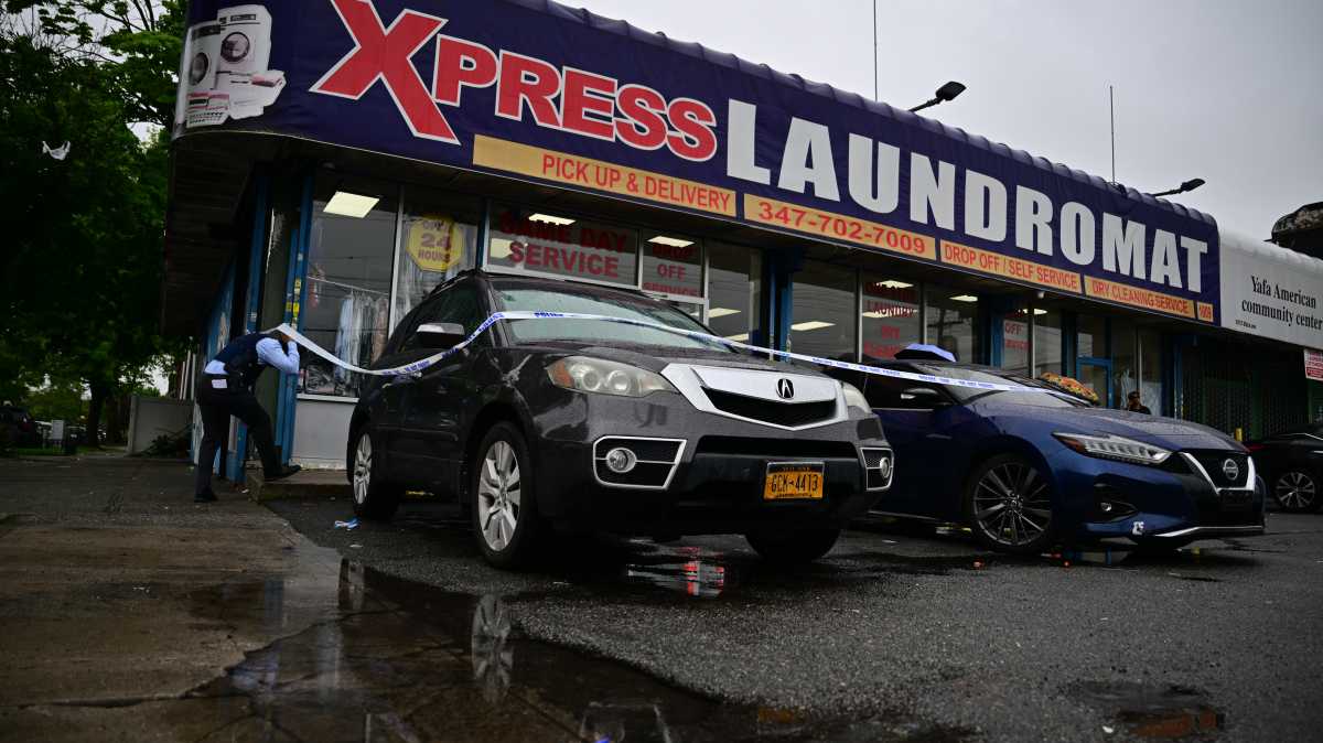 Man found shot to death in Brooklyn laundromat, another injured